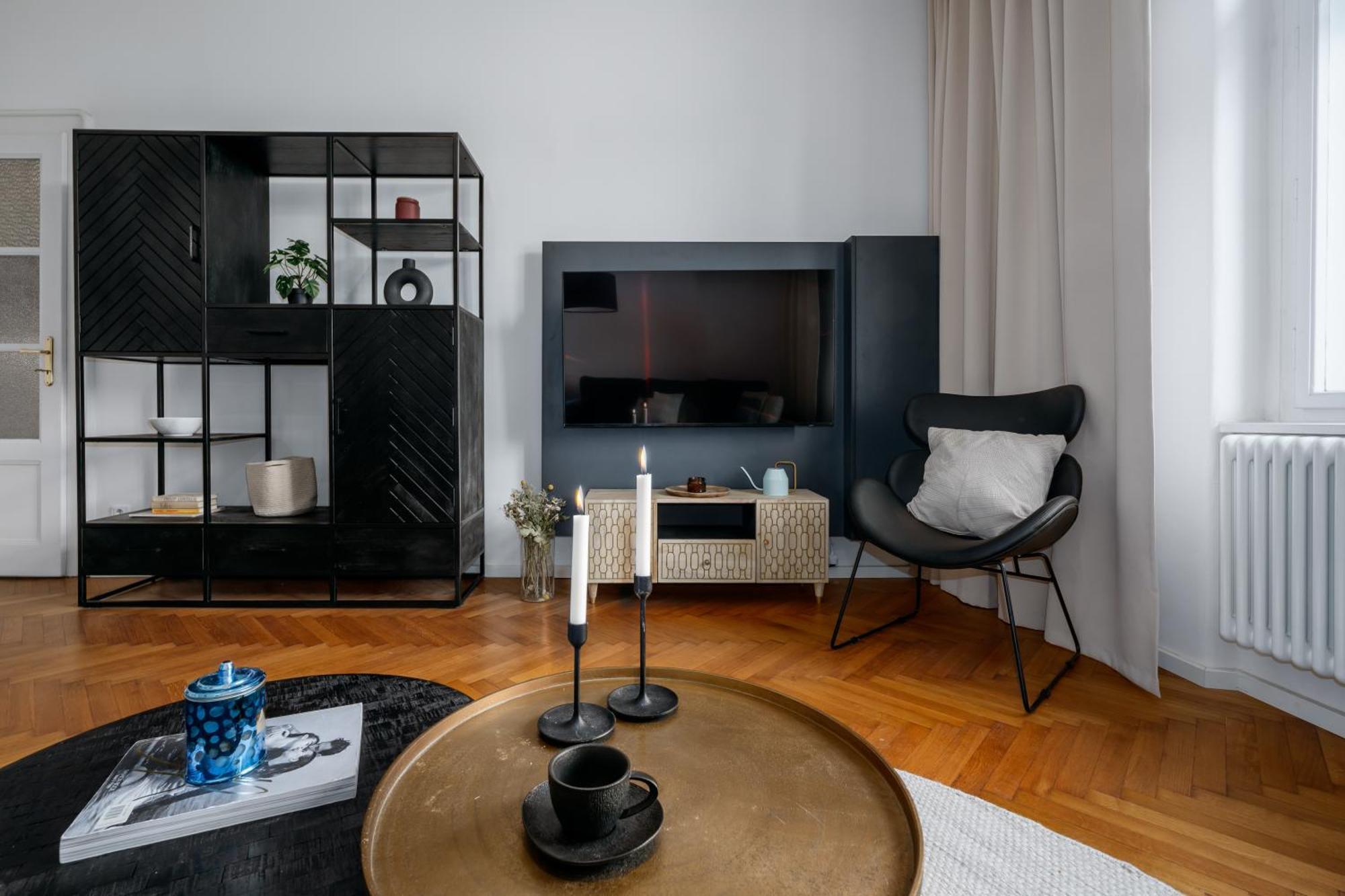 Days - 1bdr - Workspace - Near Castle Apartment Prague