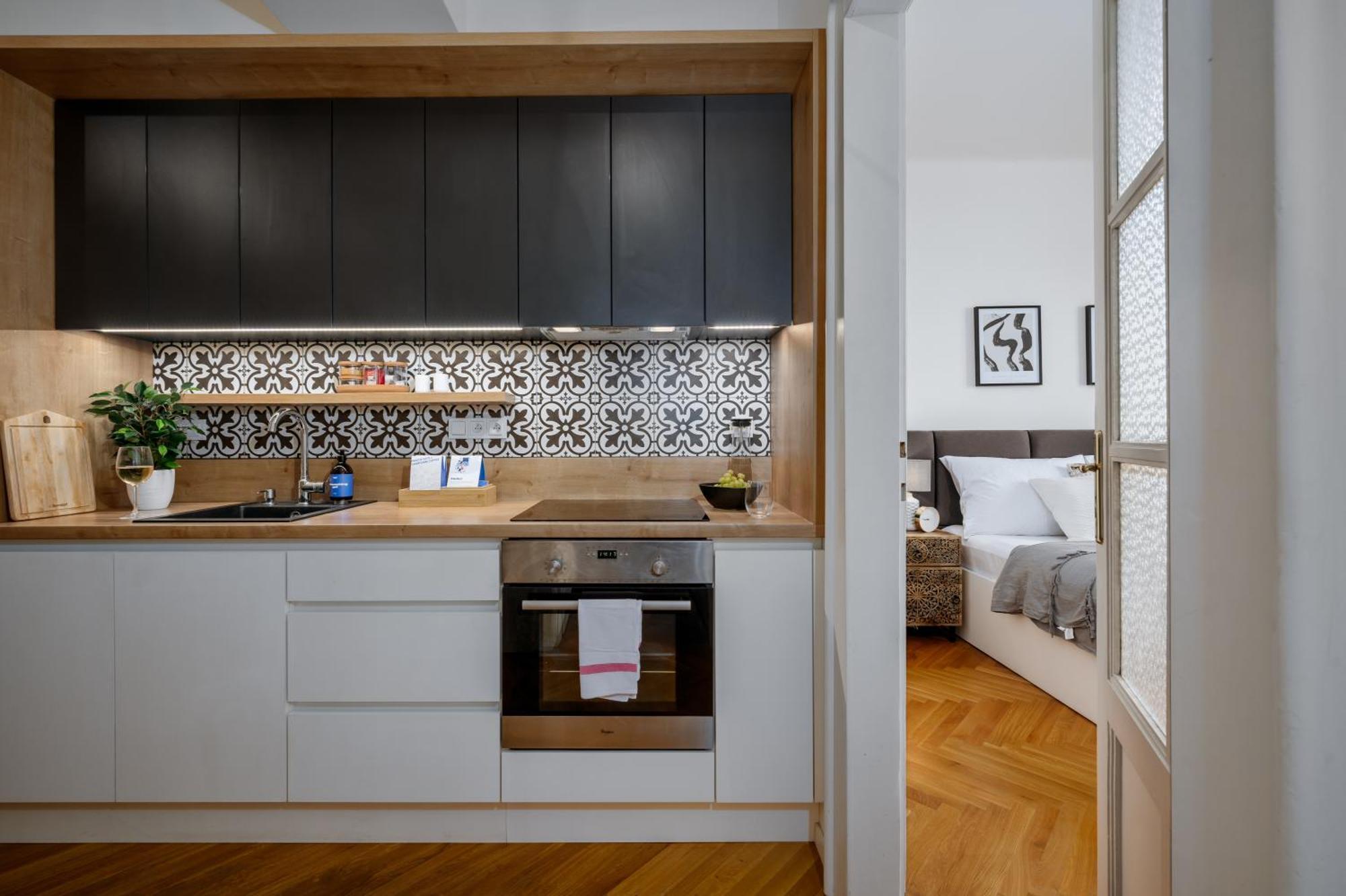 Days - 1bdr - Workspace - Near Castle Apartment Prague